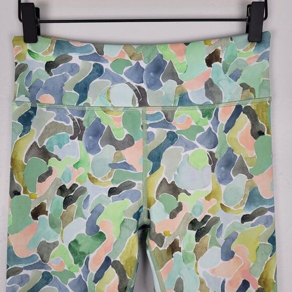 Athleta Girl High Rise Printed Chit Chat Capri Crop Leggings Mosaic Camo Size 16 - Picture 3 of 12